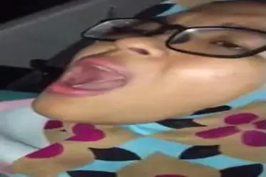 Ngocokin Cewek Hijab Sampe Kejang di Mobil